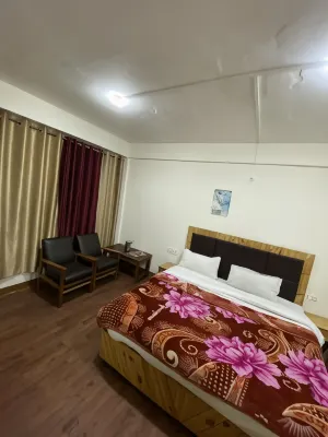 The Prasher Lodge, Near Mall Road Manali Hidimba Devi Temple附近的飯店