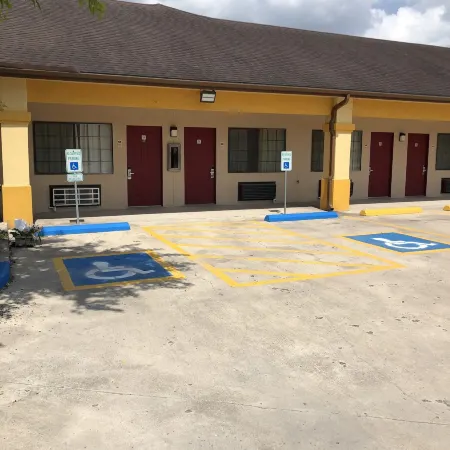 Los Fresnos Inn and Suites