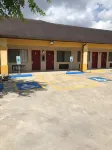 Los Fresnos Inn and Suites - Motels