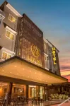 Alvina Hotel Hotels near Kahyangan Square Cafe & Resto