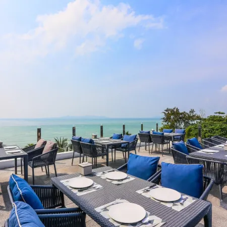 Tique Series Boutique Resort Отели рядом с достопримечательностью «Банпхе»