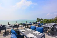 Tique Series Boutique Resort - Pemandangan Pantai