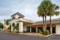 Days Inn & Suites by Wyndham Orlando Airport Các khách sạn ở Orlando International Airport Area