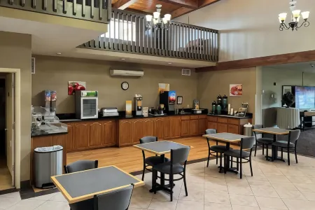 Quality Inn & Suites Grants - I-40