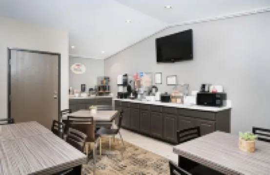 Super 8 by Wyndham Spirit Lake/Okoboji Hotels in Dickinson County