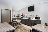 Super 8 by Wyndham Spirit Lake/Okoboji Hotels in Okoboji