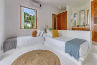 Amazing Oceanfront 5BR Villa  Pool  Beachfront