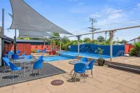 ริเวอร์ไซด์ โรงแรม มาร์ลโบรว์ - ที่มีสระว่ายน้ำ