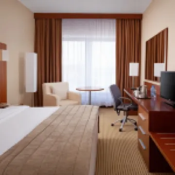 هوليداي إن سامارا، آن آي آيتش جي هوتل