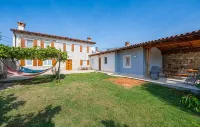 Charming house with garden and BBQ in Galizana
