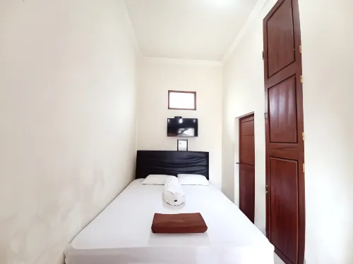 Griya Juanda Syariah Near RS Dharma Husada Probolinggo Mitra RedDoorz Hotels in Mayangan