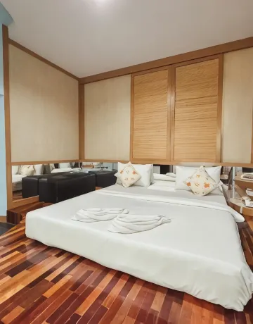 ห้องดีลักซ์ เตียงใหญ่ 1 เตียง