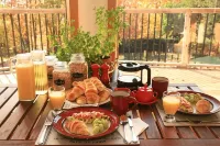 The Burgundy Dream Bed and Breakfast - Homestays