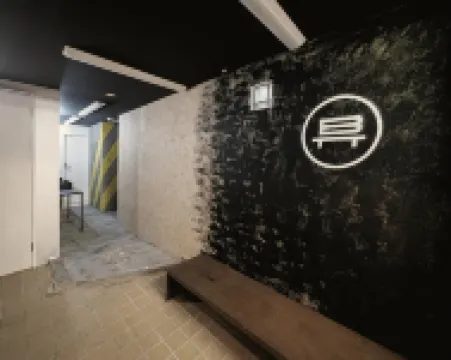 Bench Hostel & 3rd Place