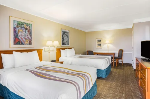 Super 8 by Wyndham Eagle Pass