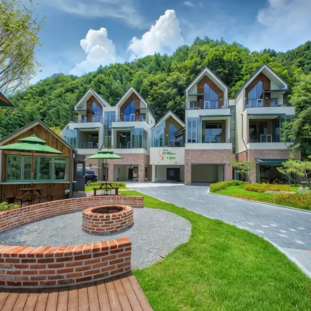 Gapyeong Pool Villa Wellness Spa Pool Villa Отели рядом с достопримечательностью «Мемориал вооруженным силам Канады в Капхёне»