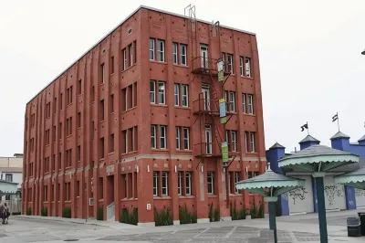 Venice Breeze Suites Hotels in Venice Beach