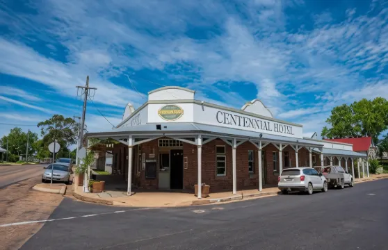 加爾貢的百年酒店