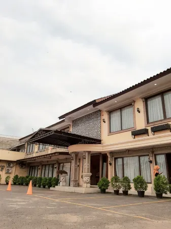 The Swarna Hotel Bayah Отели в г. Лебак