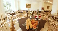 D'Primahotel Pattimura Makassar - servizio colazione