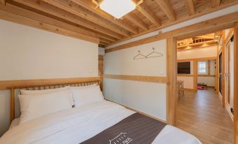 Gyeongju Hwangridan-Gil Hanok Private Pool Villa Muwon