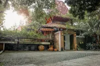 Lotus Art & Garden Hotel