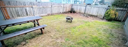 Downtown Designer Duplex close to Beach! Spa Tub, Sunroom, Game Room, EV & more!