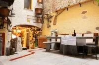 The Lodge [Franco's Court] Hotels in Brusimpiano