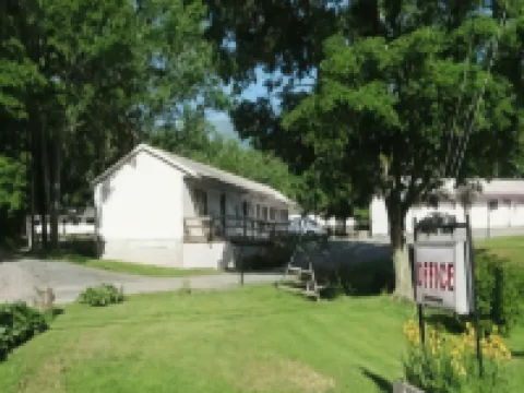 Four Seasons Motel Hotels in Catskill