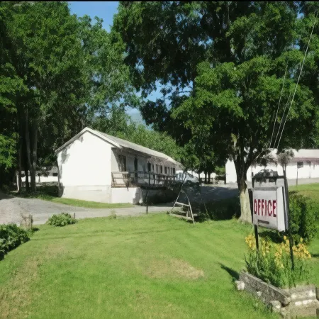 Four Seasons Motel