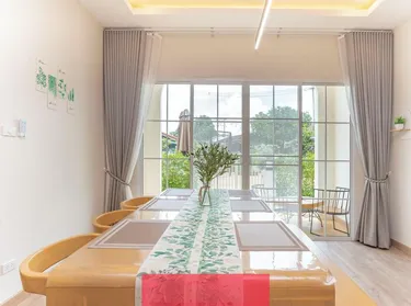 รูปภาพของScandinavian Minimal Home w/ Garden. Outside Dining and Chickens