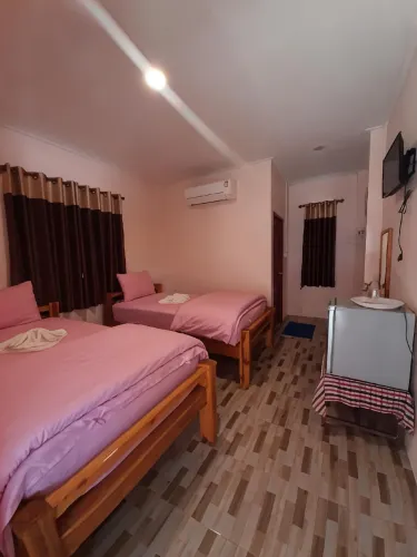 ห้องมาตรฐานเตียงแฝด ห้องพักพร้อมเตียงแฝดสองเตียง