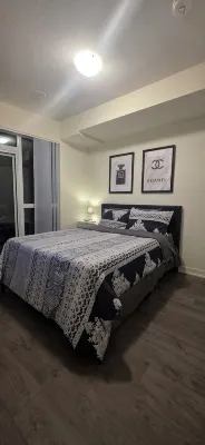 A True Urban Oasis by the Water! A luxury stay at this Highrise condo. Hotels in Swansea