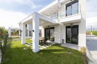 Thalassa & Thalassa Prive Residential Complex Hotels in Paralia Ofriniou