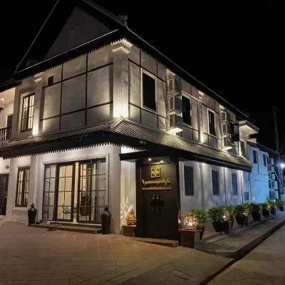Onson De Boutique Hotel Отели рядом с достопримечательностью «Wat Wisunalat»