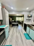Entire home in quiet neighborhood !! This is a duplex style home! - บังกะโล