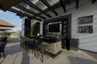 Best Western Plus Metro Clark - bar