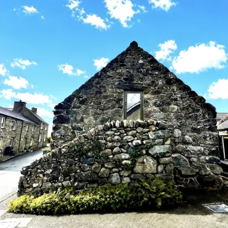 Hen Stabl - A charming 18th century stone character stables conversion