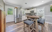 Charming 2-bedroom house with AC, WiFi in tranquil Eagle Rock