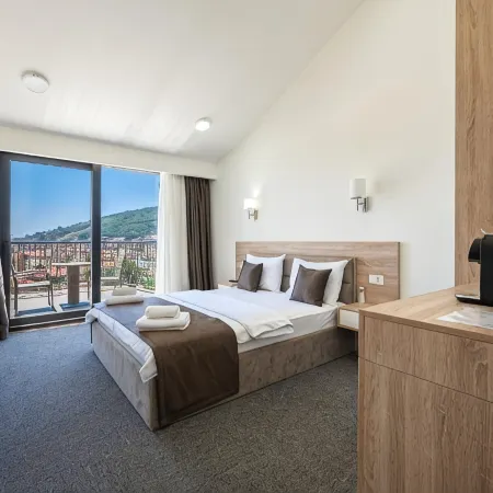 Rooftop Apartments & Rooms