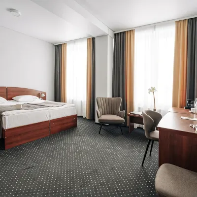 Russian Season Comfort Hotel Porechie 朱列比诺站附近的飯店