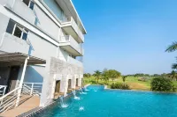 Uniland Golf & Resort - Pools