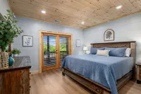 Newly Renovated  5Br 3BA Cabin with Amazing Mountain Sunset Views