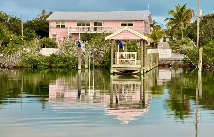 Pink Bikini Apartment with Dock, Green Turtle Cay
