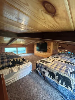 Cozy 1 Br Cabin 100 Feet from the Linville River Near Newland, NC. - Chalets