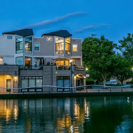 Gorgeous Lake Front Home, Central Location