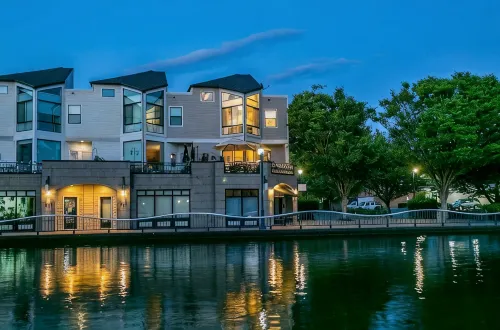 Gorgeous Lake Front Home, Central Location