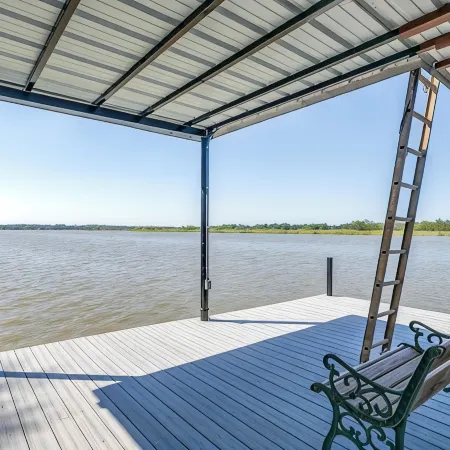 Lakeshore Lodge in peaceful Granbury