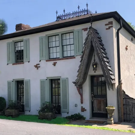 The Carriage House "The Entire Place