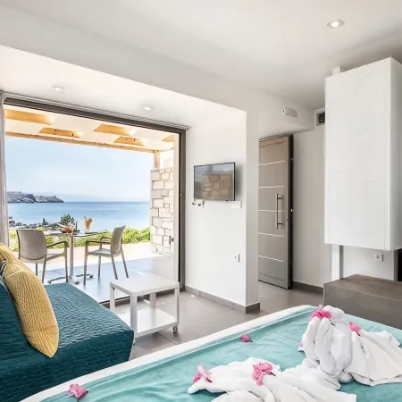 Kavos Hotel & Suites